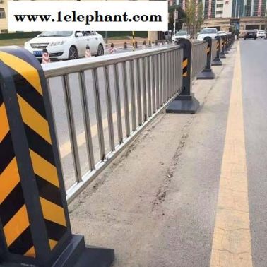 洛陽哪有賣道路護(hù)欄的，洛陽市政護(hù)欄廠家批發(fā)安裝