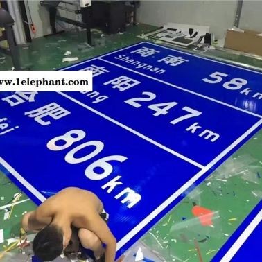 西安交通警示牌，西安反光標(biāo)牌，道路交通設(shè)施指示牌加工廠找陽(yáng)光西安標(biāo)牌廠